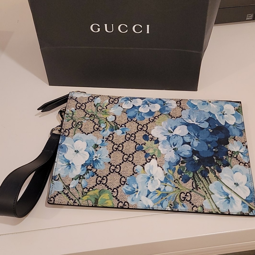 Gucci Blue Floral GG Supreme Wristlet Clutch - Picture 3 of 8